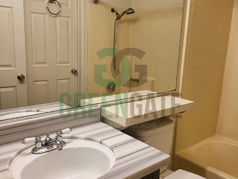 2428 Woodvale Dr — Photo 25