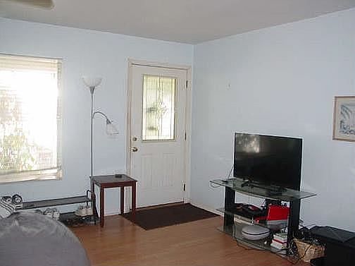 3rd image of 398 Riley Ave NE