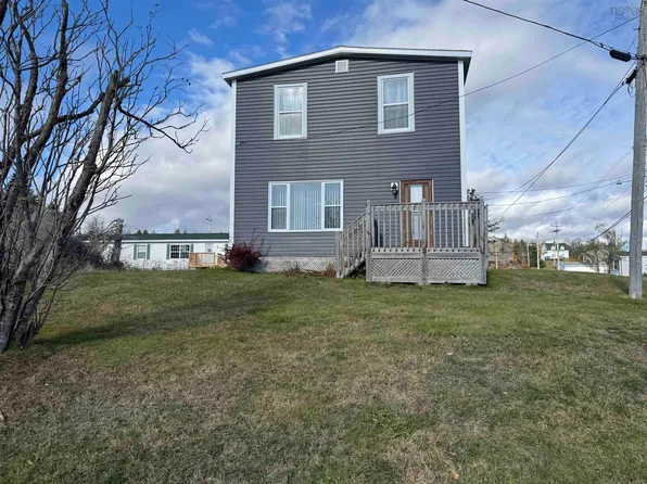 37 Kent St, Louisbourg, NS B1C 1G2