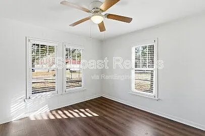 20 Martha Ave — Photo 16