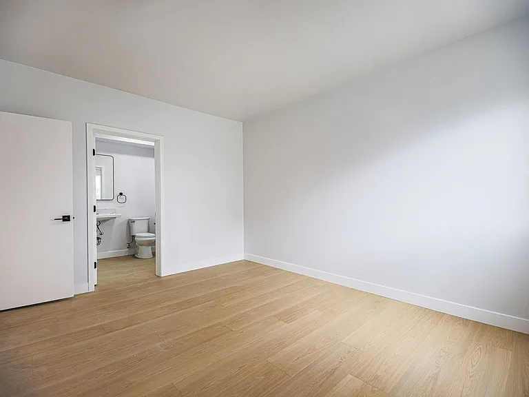 Cumpston Apartments — Photo 27