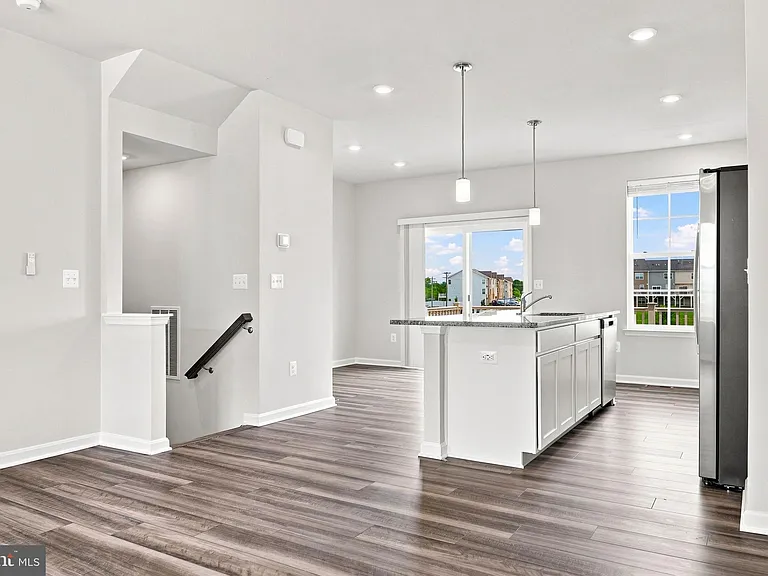 417 Seeback Dr — Photo 22