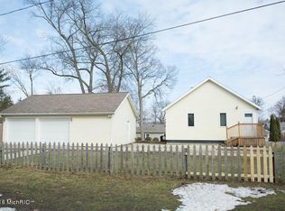1613 S Shore Dr, Portage, MI 49002