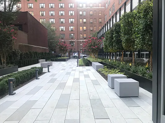 Rented by LL Real Estate Services | media 31