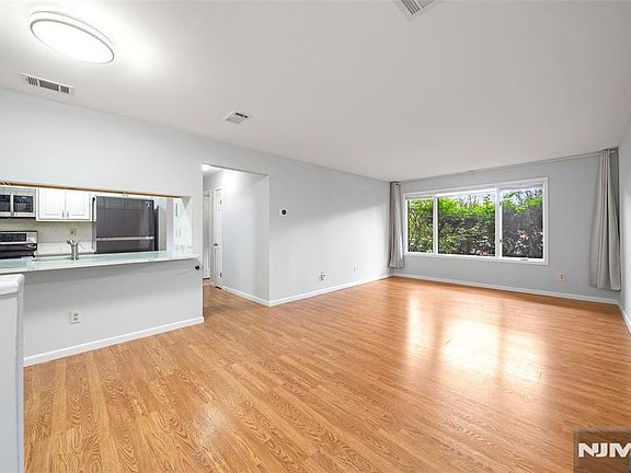 3rd image of 216A Washington Avenue
