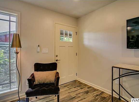 3rd image of 907 15th Ave APT 4
