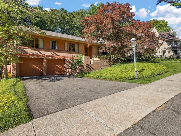 375 Woodlawn Ave, Grand Haven, MI 49417
