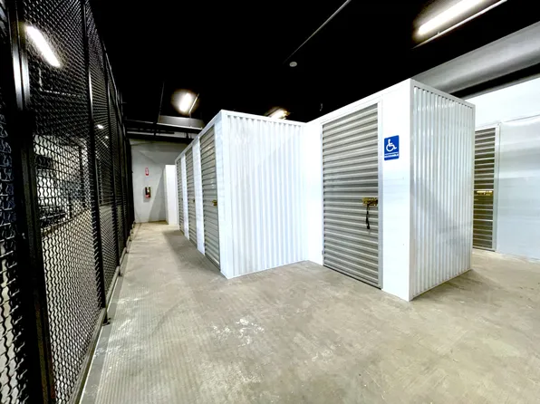 The Fairfax, 105 S Fairfax Ave #R209, Los Angeles, CA 90036