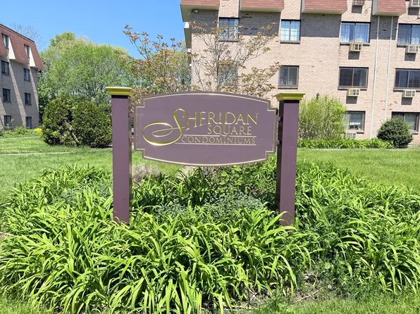 135 Grove St APT 112, Rockland, MA 02370
