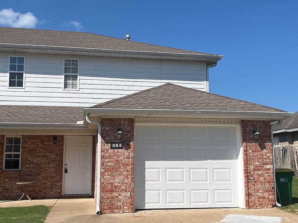 1st image of 863 Oakwood Ln
