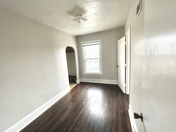 5th image of 519 Newton Ave N #2