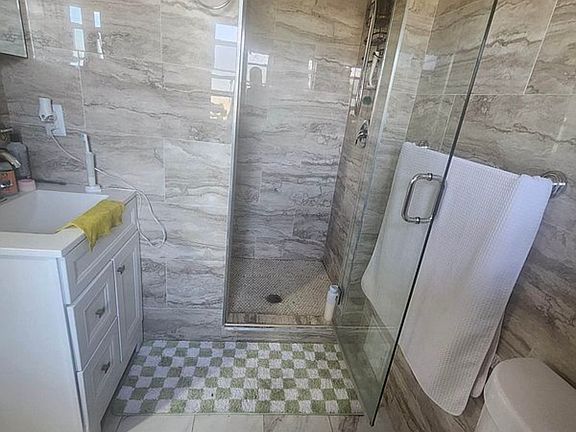 3rd image of 494 Putnam Ave APT 2