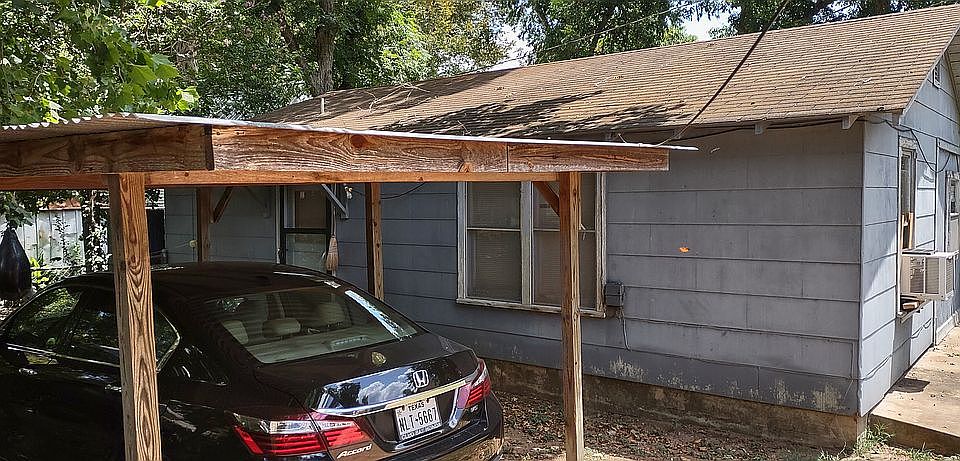 2nd image of 105 Hudgins St