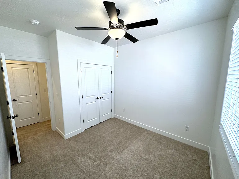 322 N 2480 W — Photo 15