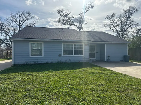 430 Center Way St, Lake Jackson, TX 77566