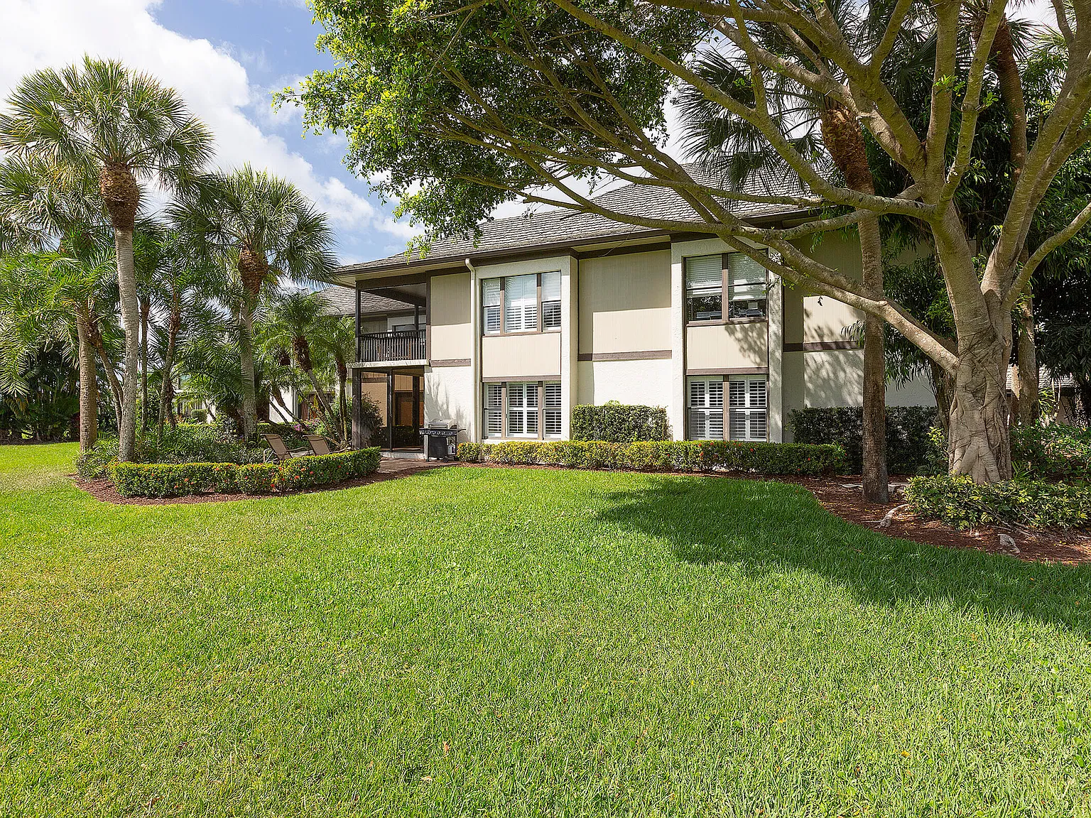 3 bed, 3.0 bath, 1776 sqft, $12,000 — Photo 2
