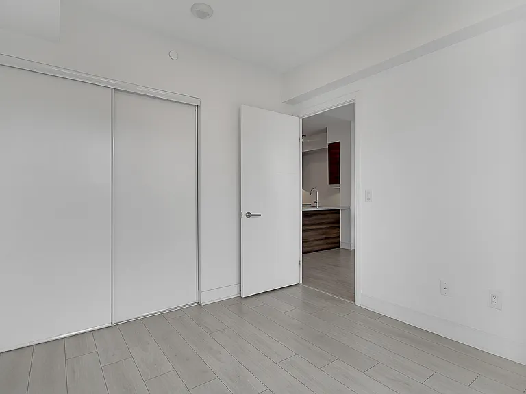 525 Adelaide St W — Photo 8