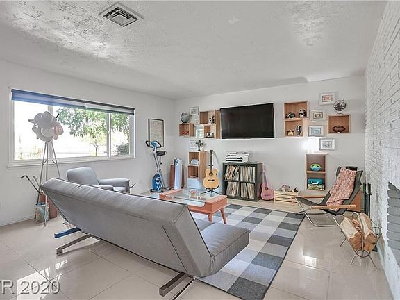 5th image of 109 Greenbriar Townhouse Way
