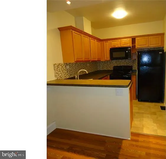 3 bed, 1.0 bath, 1407 sqft, $1,595 — Photo 3