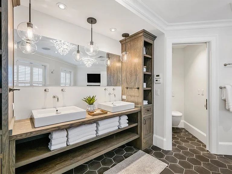 6 W Hill Pl — Photo 10