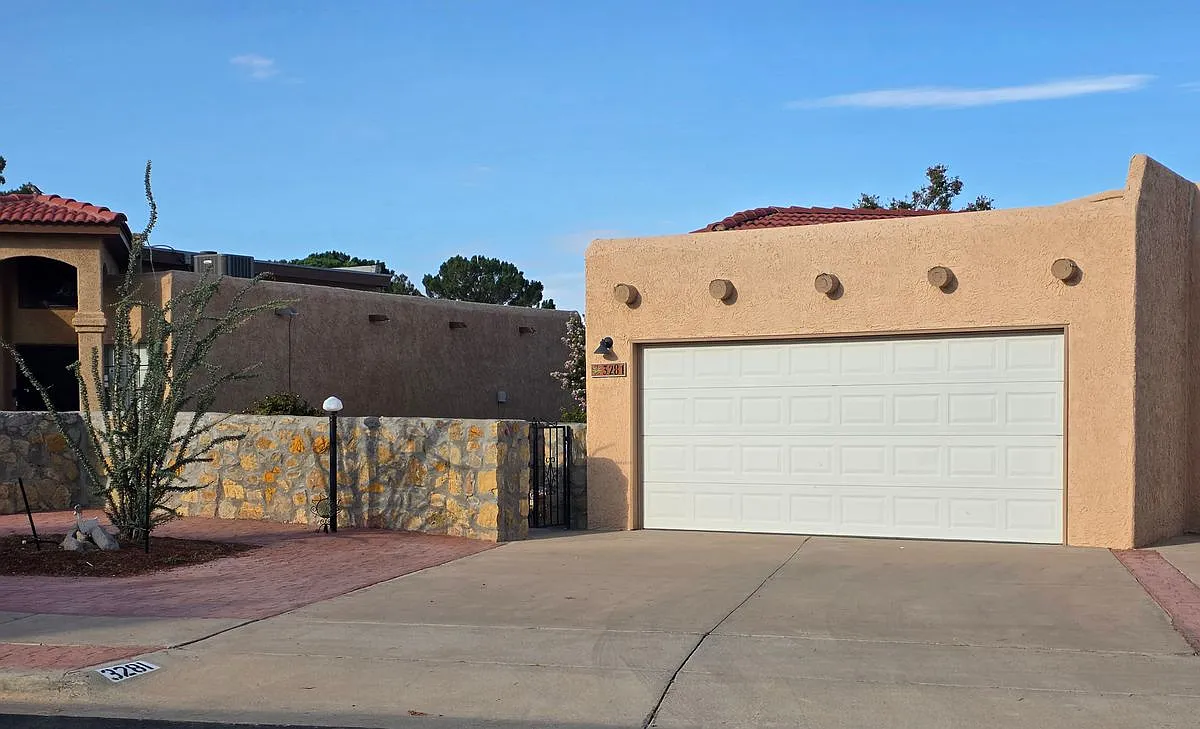 3 bed, 2.0 bath, 1213 sqft, $1,800 — Photo 1
