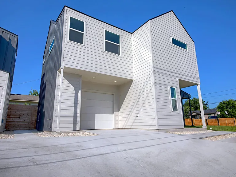 one car garage 1300 sqft unit