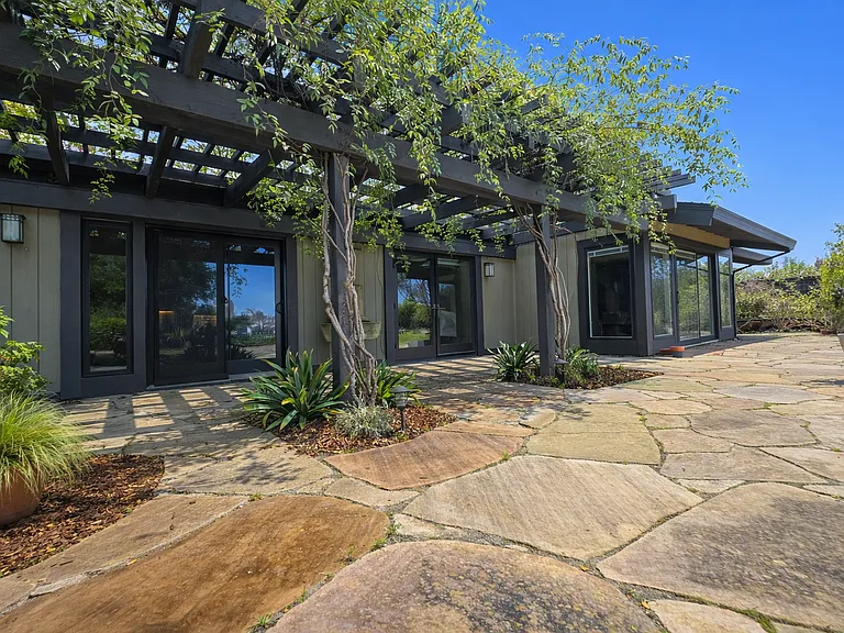 1118 Marina Cir — Photo 11