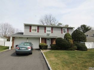 17 Lloyd Ln, Nesconset, NY 11767