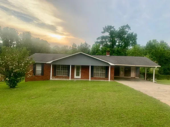 18 Ole Miss Dr, Laurel, MS 39440