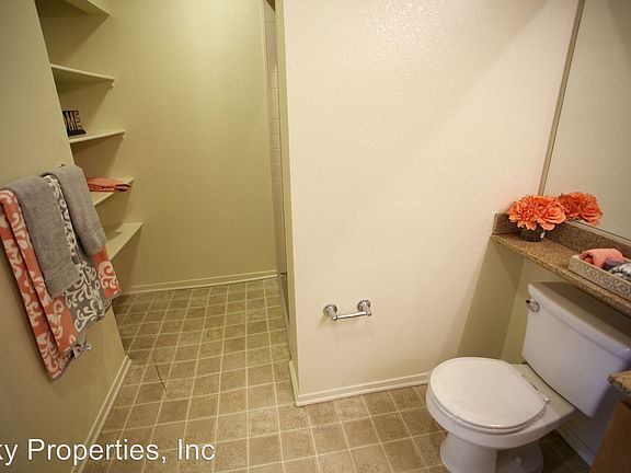 5th image of 3400 Cahuenga Blvd W APT 210