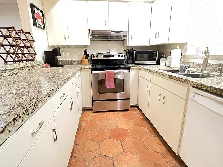 11 Country Club Rd — Photo 24