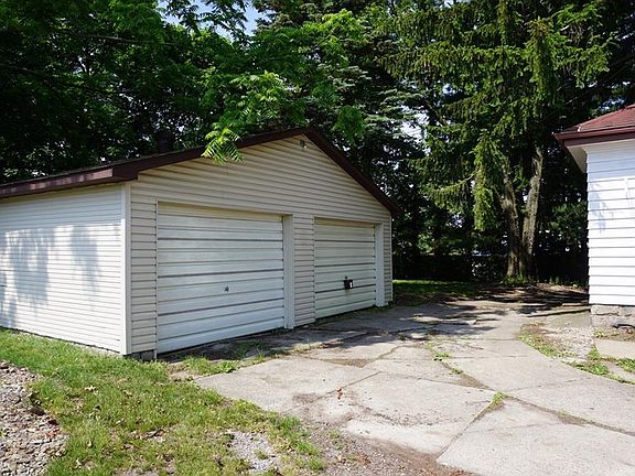 4th image of 1813 E State St