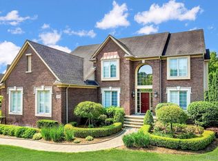 1070 Moran Dr, Rochester, MI 48307