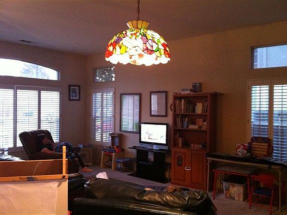 3rd image of 393 Farmington Cir