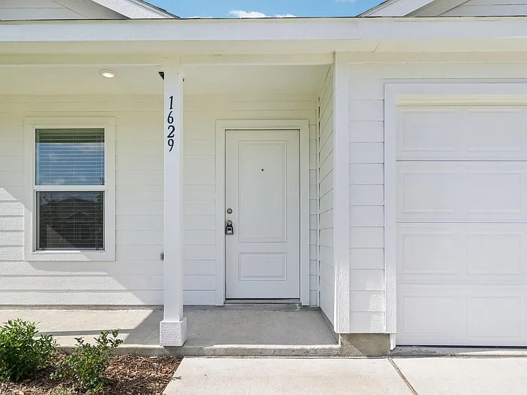 1629 Lercara Ln — Photo 34