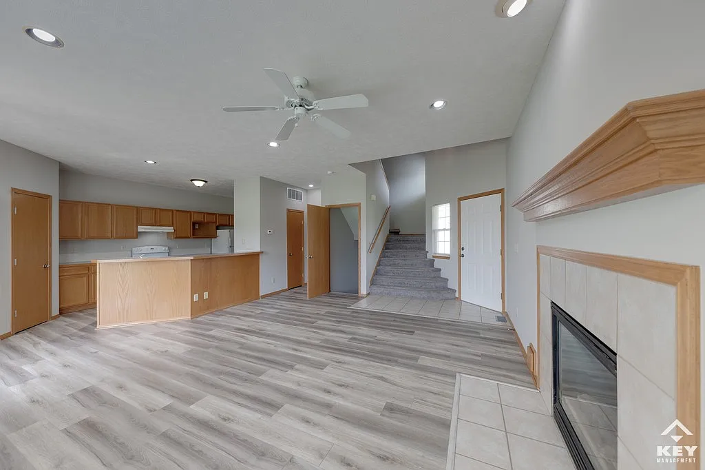 3 bed, 2.5 bath, 1726 sqft, $1,750 — Photo 3