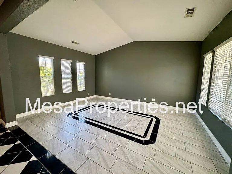 28610 Strauss Ln — Photo 7