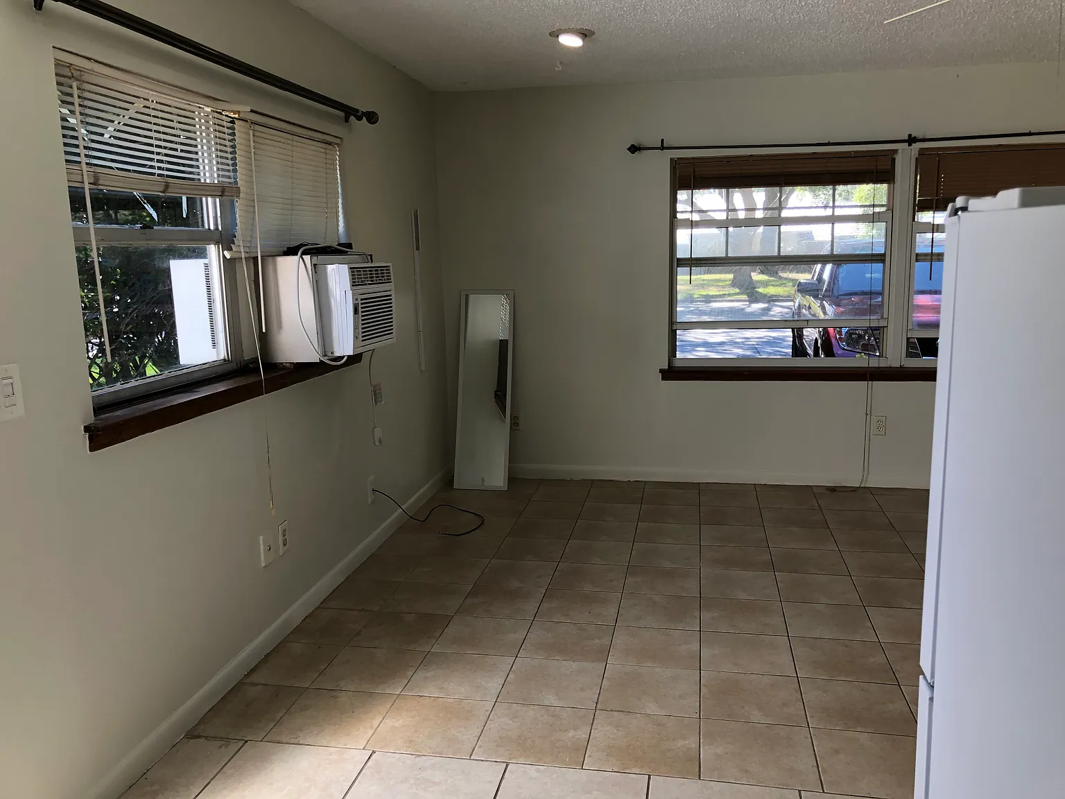 2037 Linden Rd — Photo 3