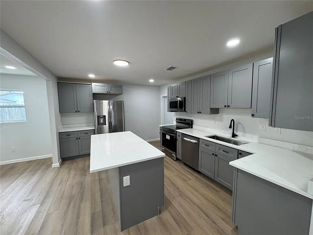 4 bed, 2.5 bath, 1473 sqft, $2,350 — Photo 3