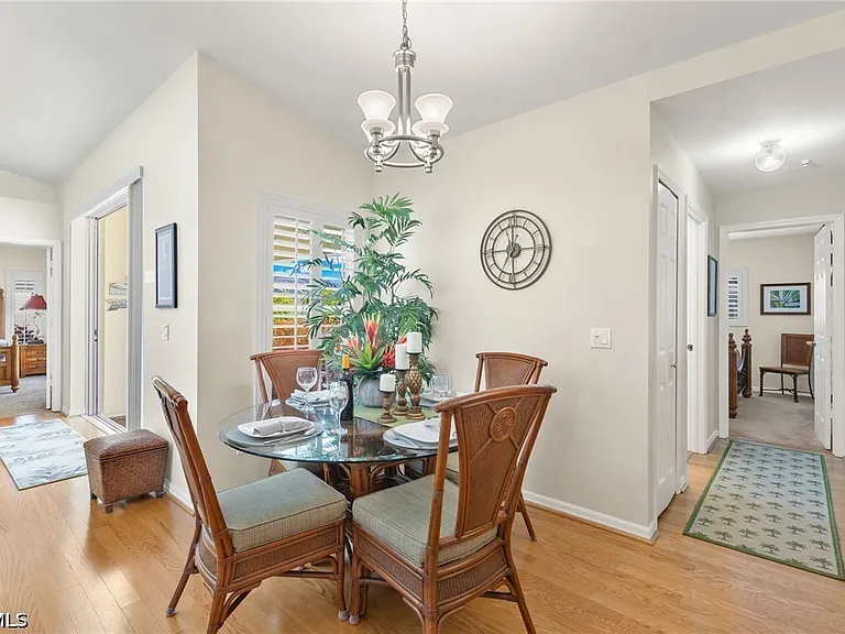 2305 SW 19th Pl — Photo 5