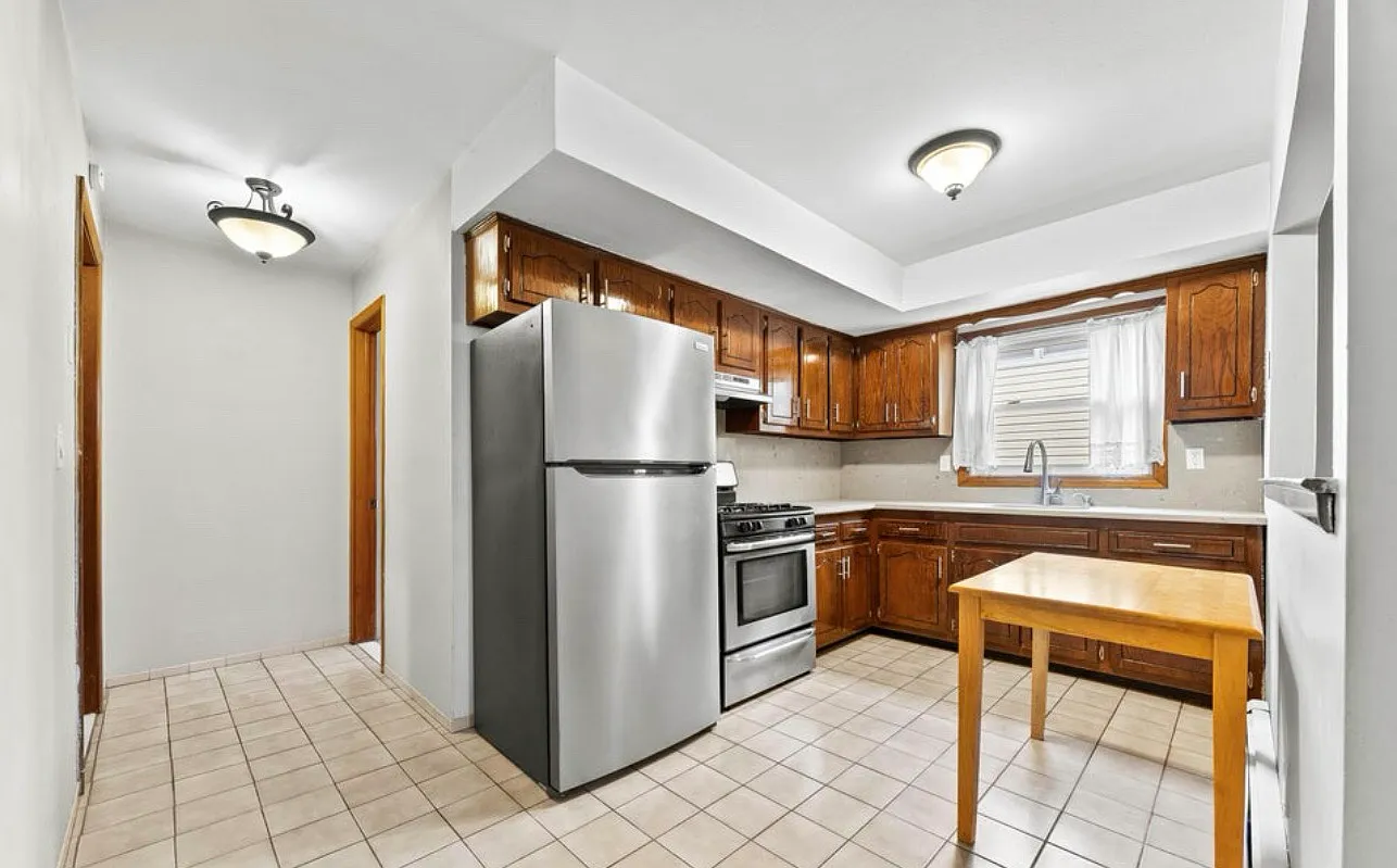 2 bed, 700 sqft, $2,550 — Photo 2