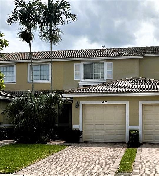 1st image of 5925 Royal Way