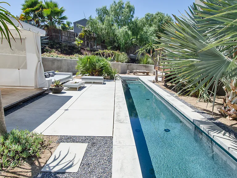 1072 Urania Ave — Photo 15