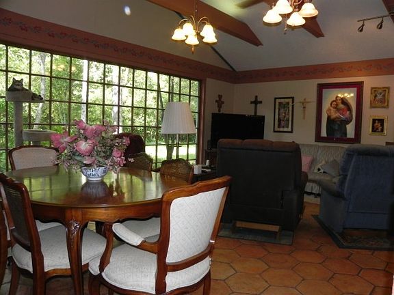 3rd image of 485 Potter Dr
