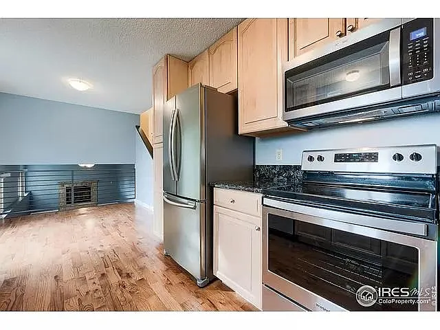 Building Photo - 2402 Sunray Ct