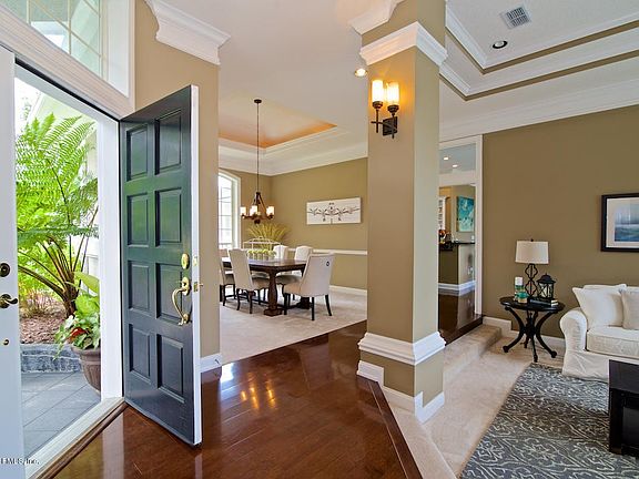 Entry Foyer DSC_4124