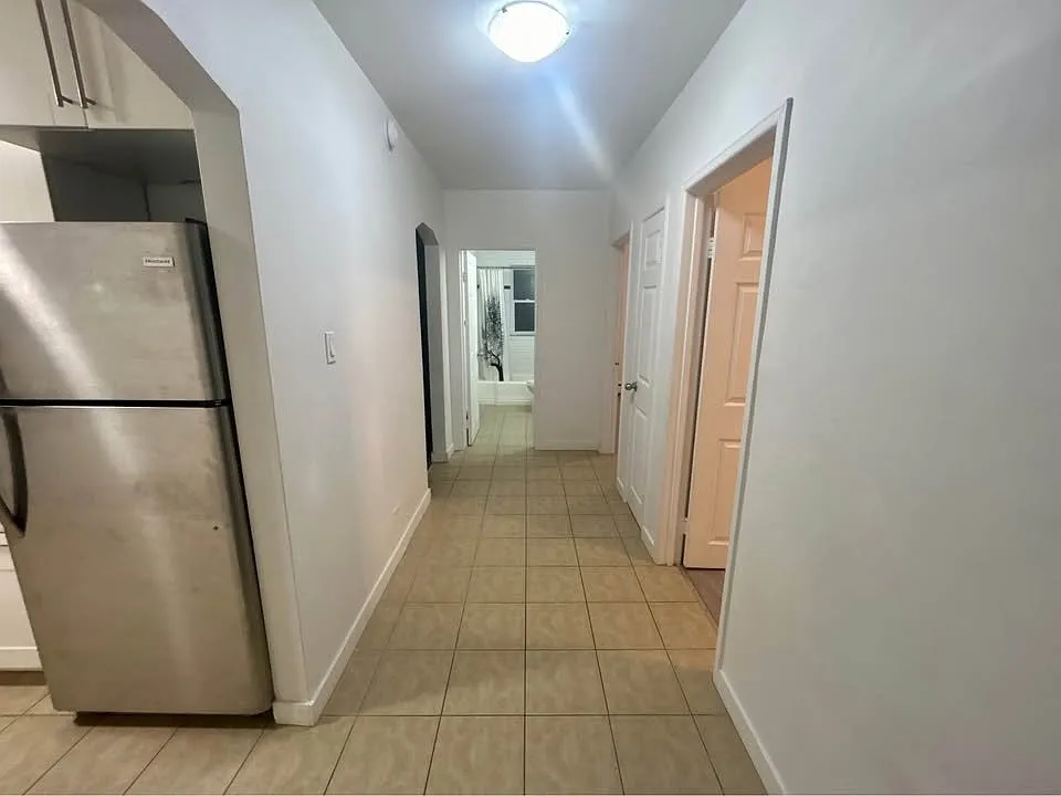 Building Photo - 1218 Fennell Ave E #3