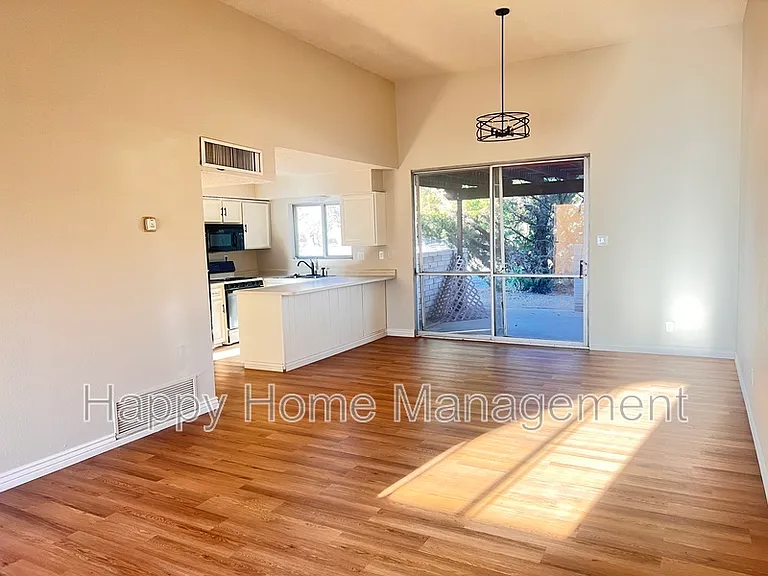 1355 Rio Rancho Dr SE #B — Photo 6