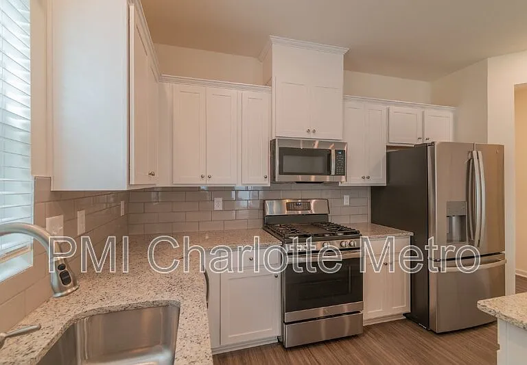 7139 Bentz St — Photo 5