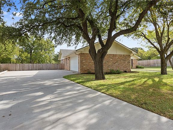 4th image of 1309 Western Oaks Dr